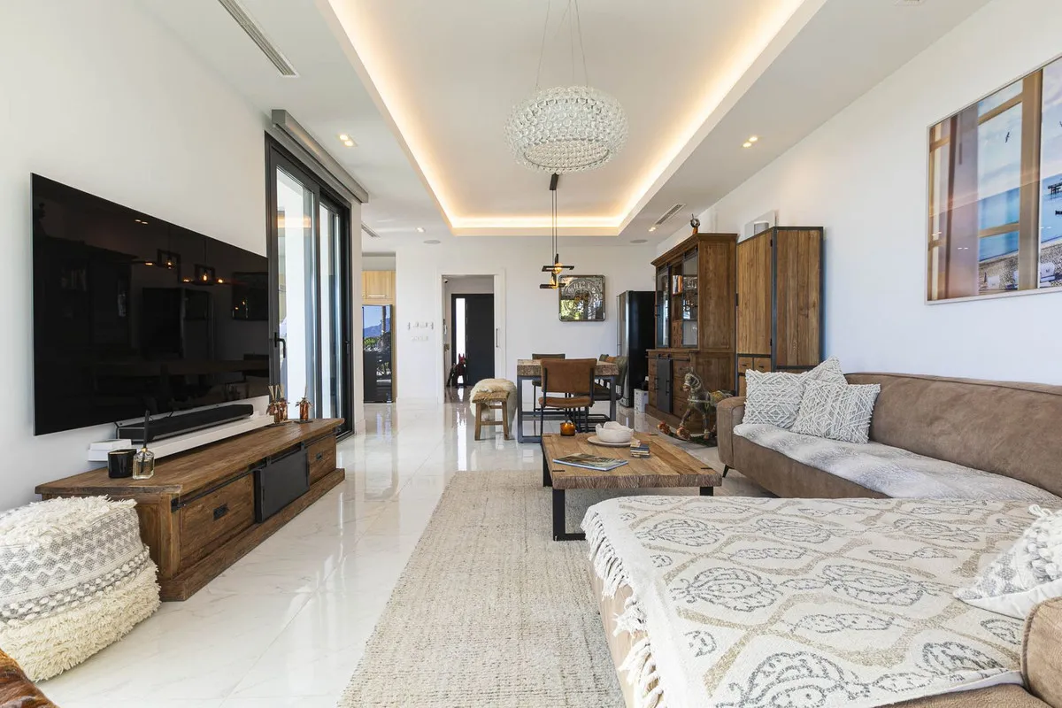 e71ed7e3-d8c6-48fc-978e-518989282a5f