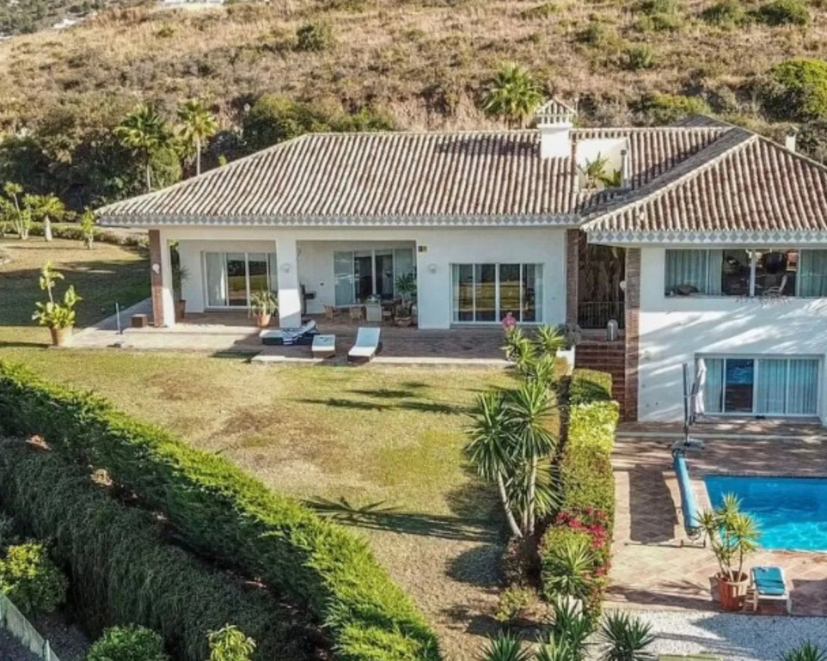 02de21f5-3628-469e-83f6-9f1d41ca56af