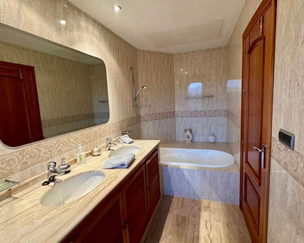 4c1a66ad-00a3-4c86-bd6f-71379d674ef0