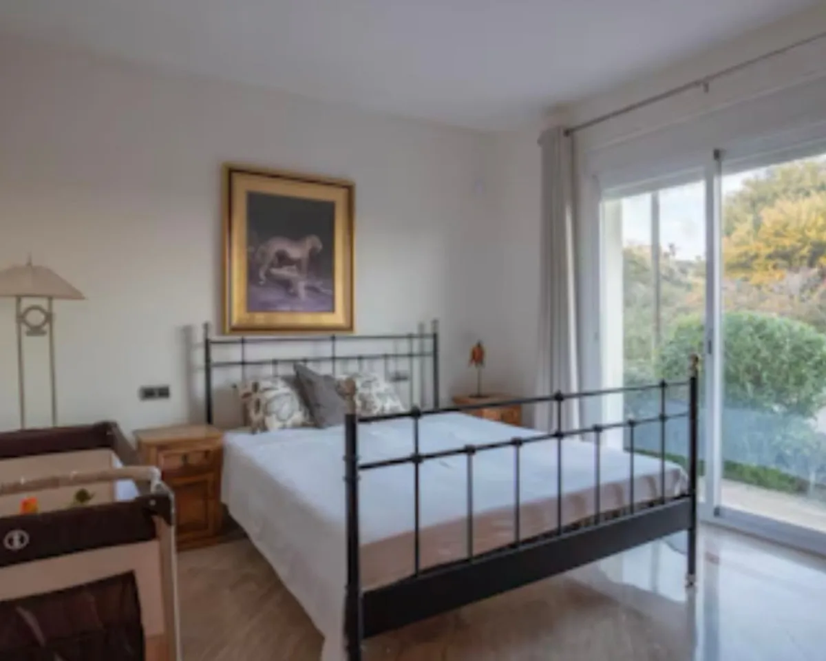 f9453724-c811-460a-8eb1-90cd5b3cf1f8