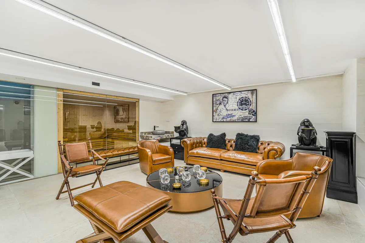 084c8a2d-6a52-42c1-8d47-00efc487067a