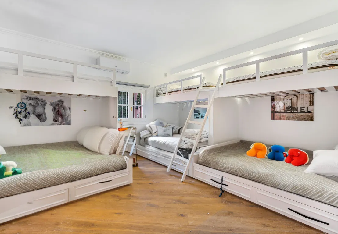 7f8d4b33-01a0-4f30-b289-89670c1b01a7