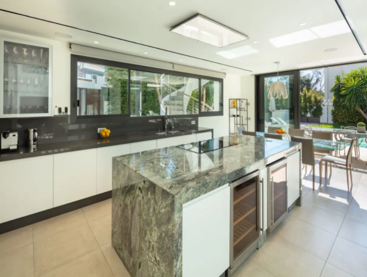 9d9adbf2-cd3c-4ea8-9759-e2e612d05626