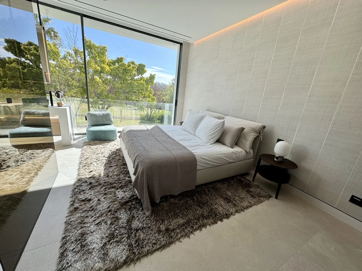 305ebe24-71ac-40ec-85ac-ca3256c61d16