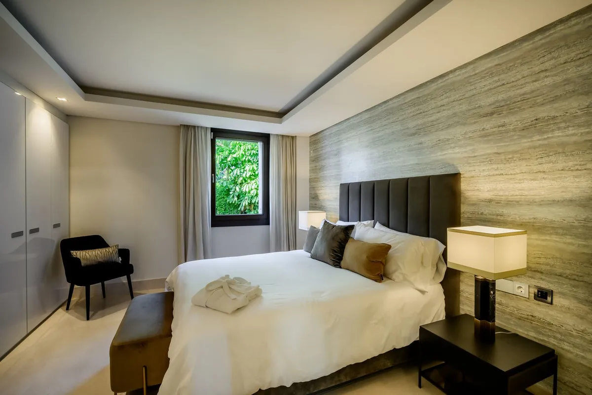 f60adc9b-f853-4d60-8a26-2a3e89068d21