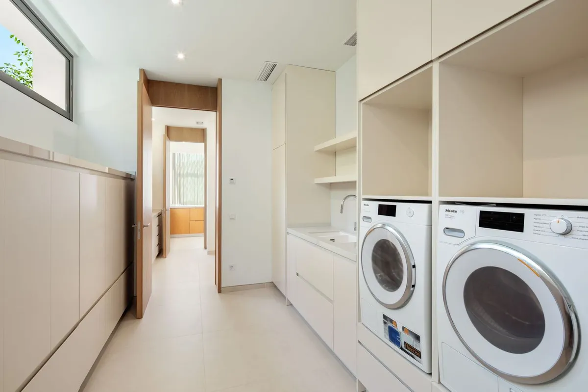 9abc7611-5bdb-488a-8de6-1cf677fa696c