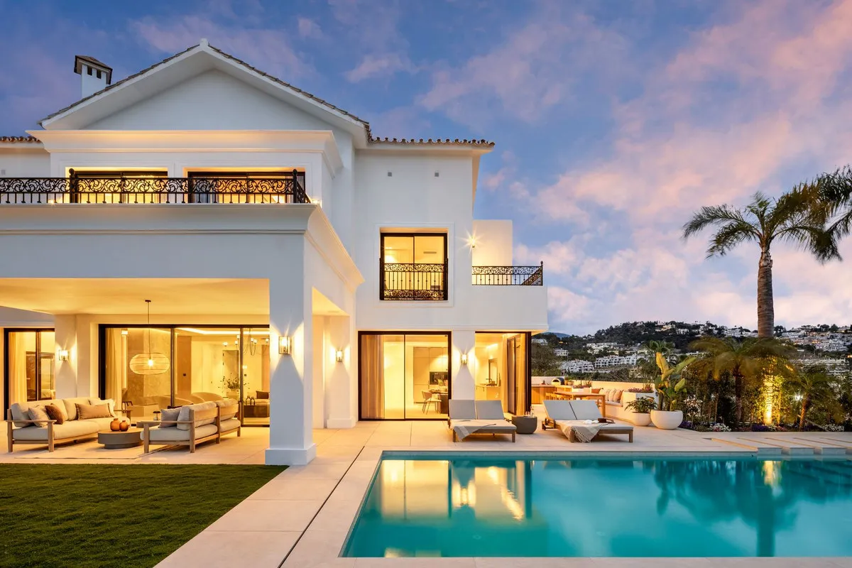 Luxurious Villa with Panoramic Golf Course Views