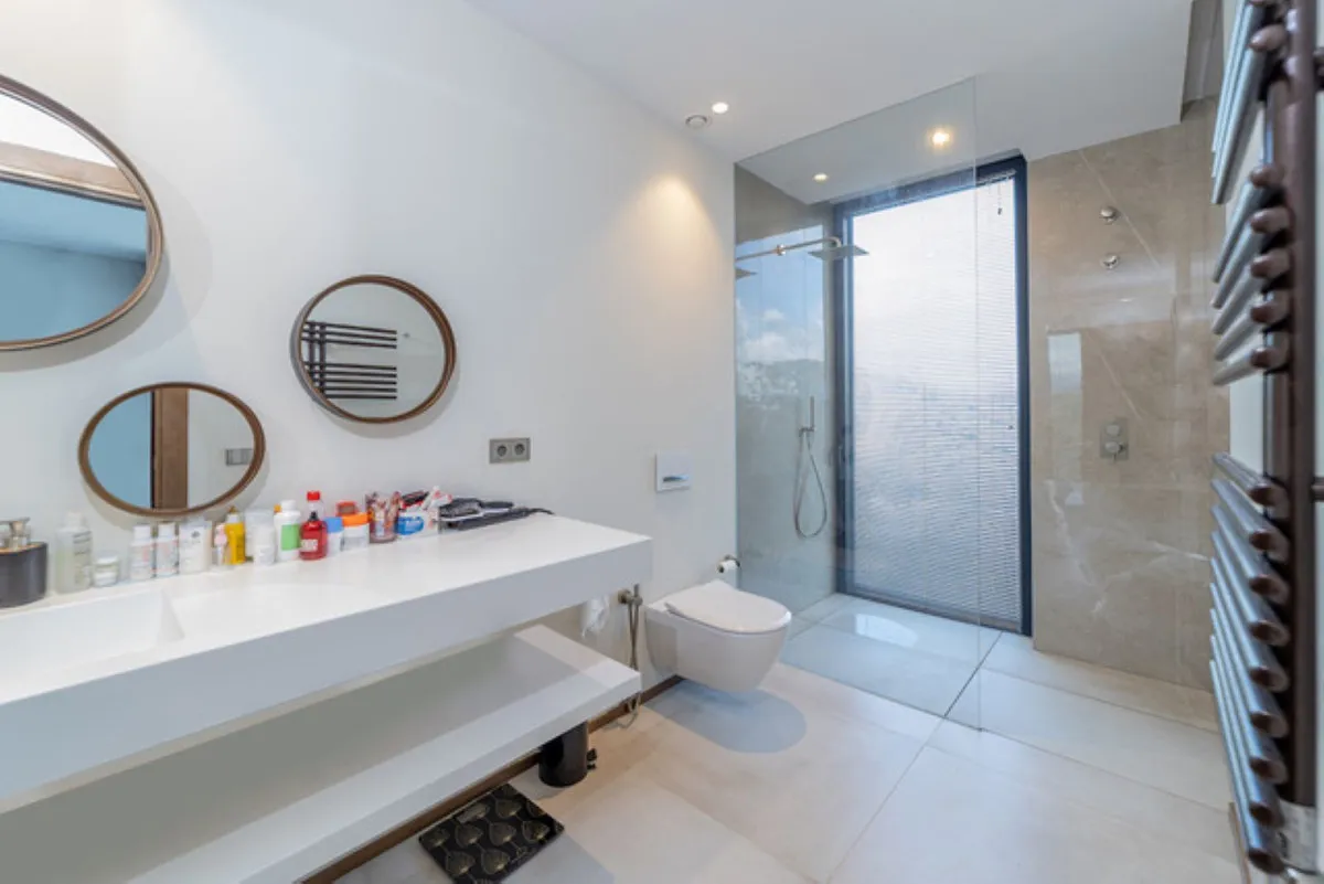 ff4230e5-e9c0-4b9f-a2d3-67d622775ad2