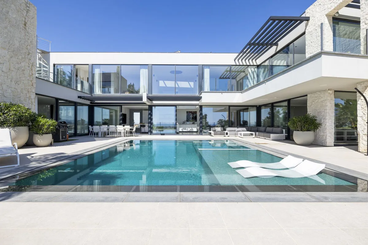 006c01d1-d667-4753-8c98-c566d58d2596