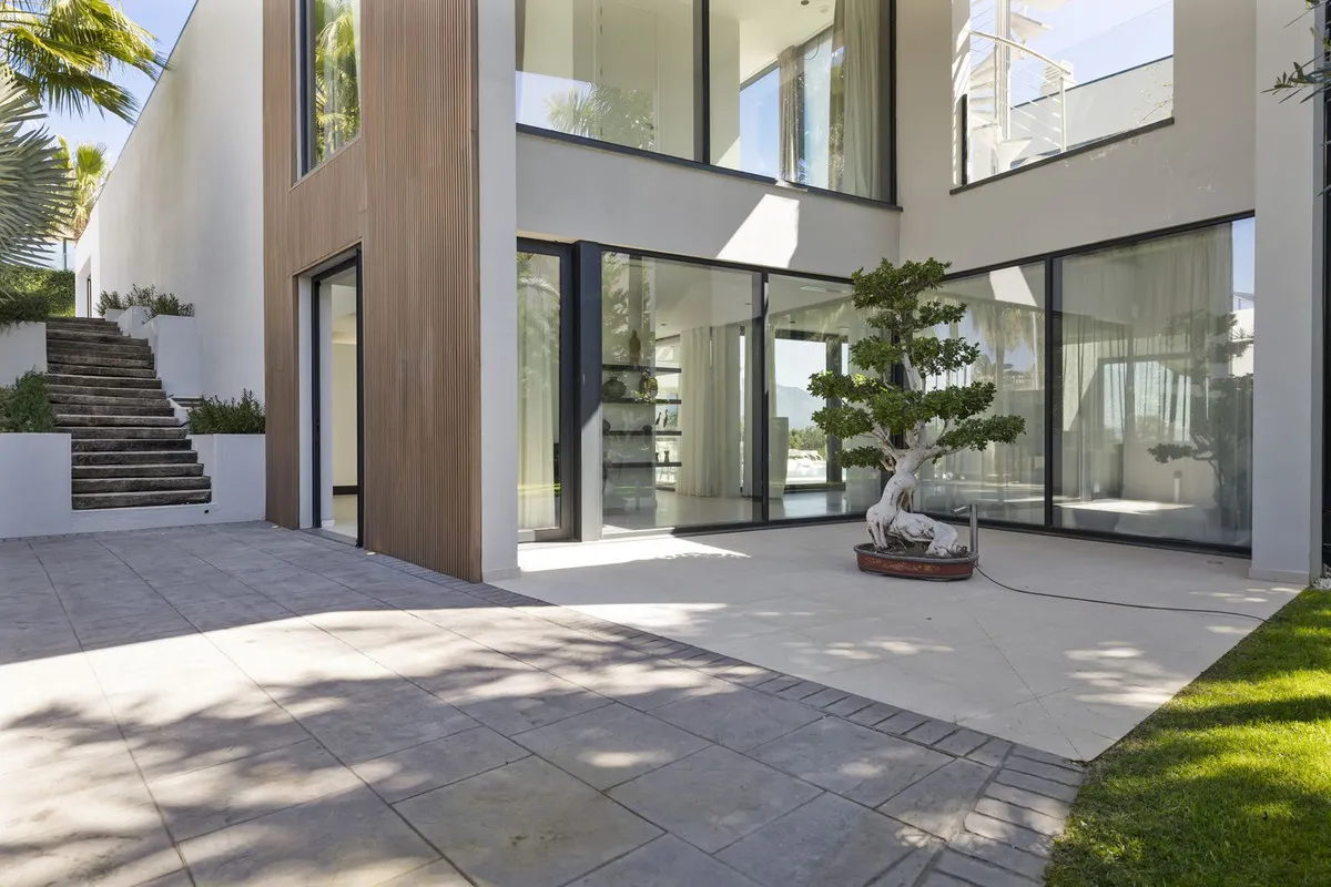 56fb1977-6a24-41cb-b252-fe846cf8d72c