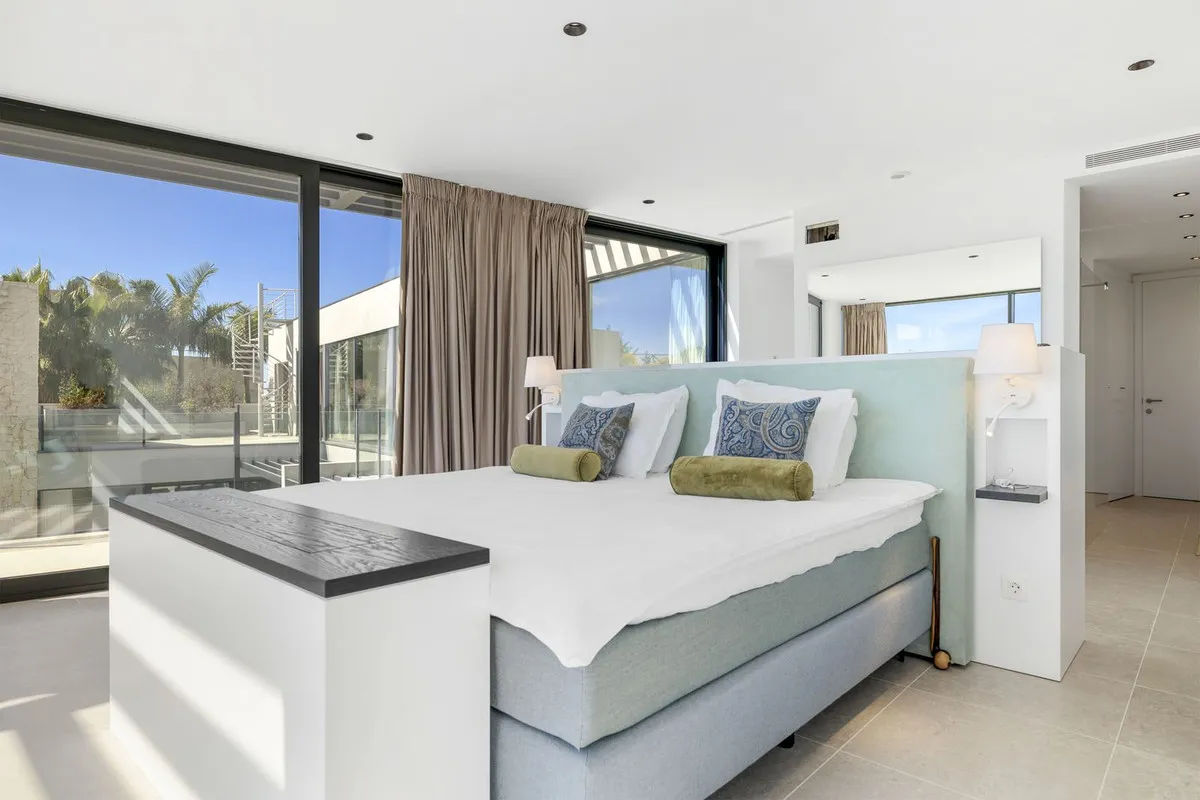 8a99254e-9878-4a61-95c5-8903c68c73e1