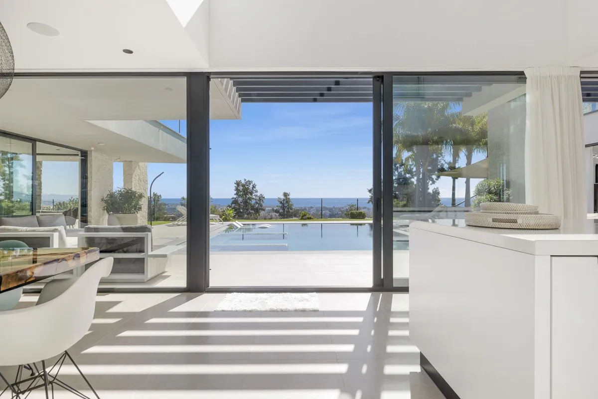 92226313-9fbd-4ffd-bf45-880f4bc2d33d