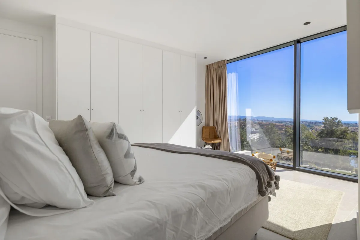 c6587489-ce33-46b2-b7f5-f0022f0b65db