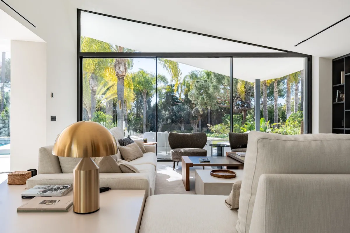 f33993cc-4c99-4f74-bb94-1328c156f8af