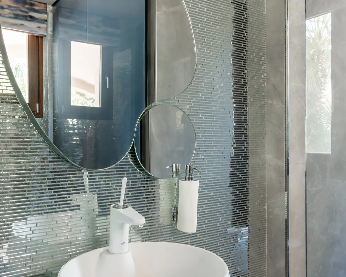 1b95e698-4d79-497b-8aa9-98d9bb03c03a