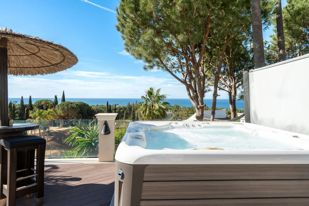 b0b54681-fe20-4231-83f7-df2a7a0ba57f