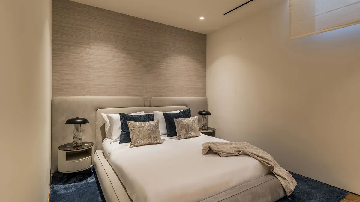 c8f84ce9-cb01-408c-8386-bba0a189d2c9