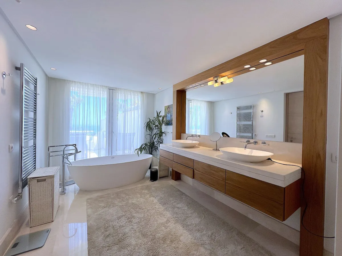 8d53ba3b-7598-4f6b-afc4-b865e0f1c2f5