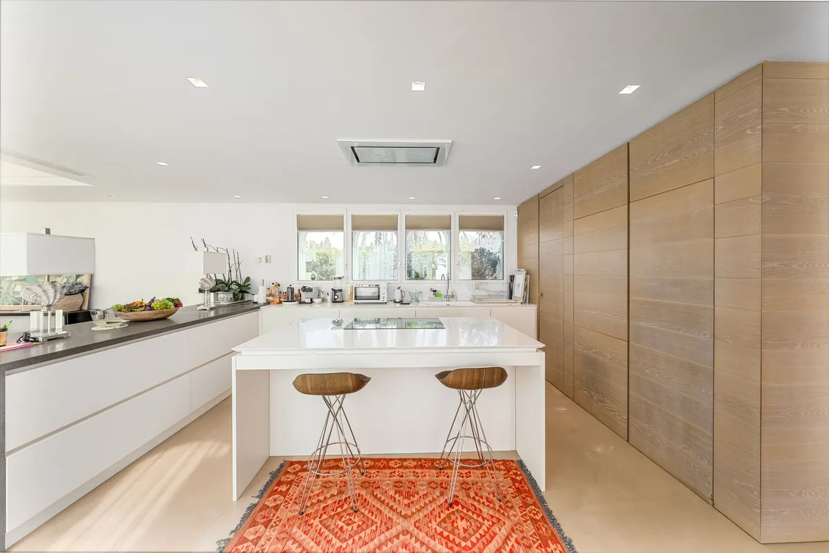 c1bbfeb2-a385-4ec3-b1b2-c3a387056f7f