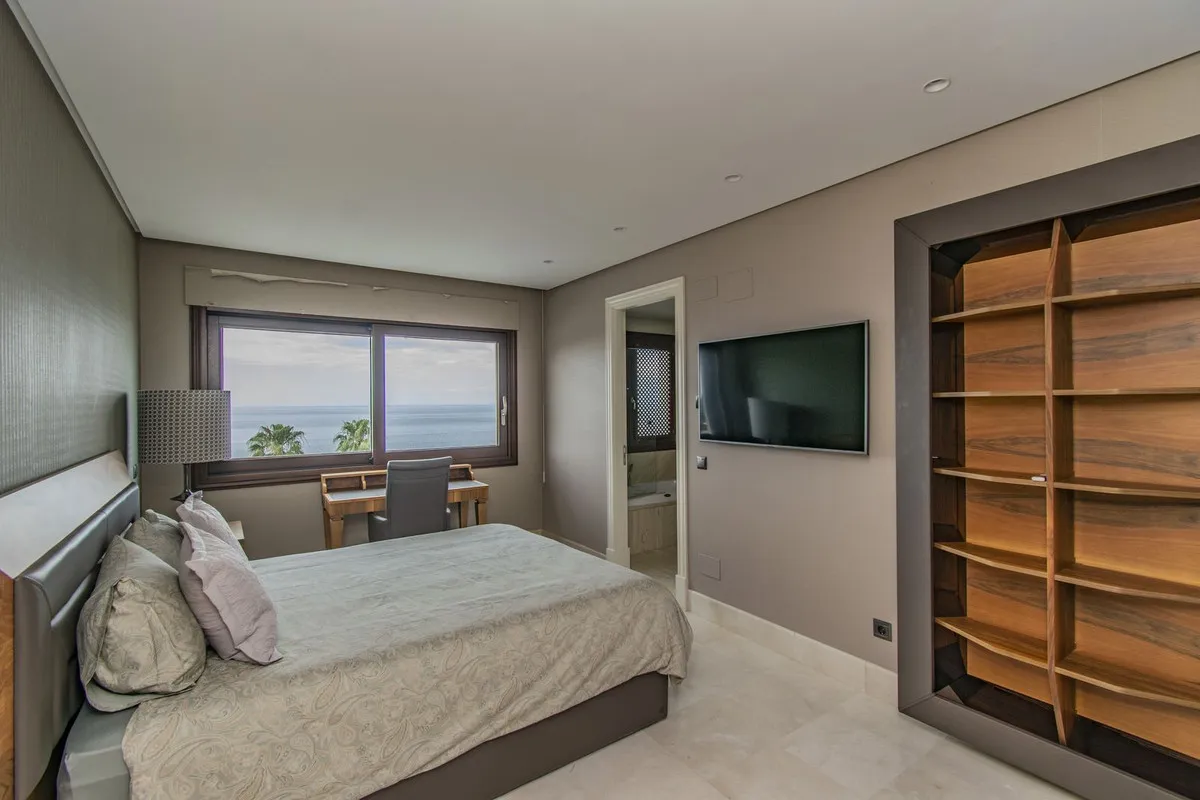 4cb8595a-c09a-4a81-893e-867f9bb8a087