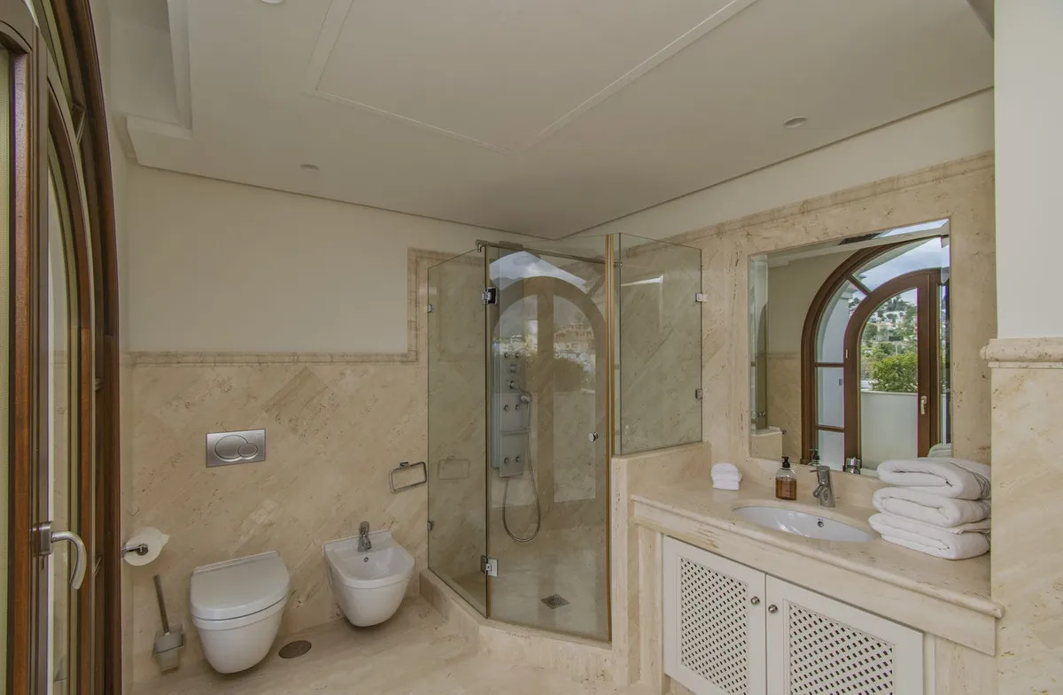 b4ff6a63-1dc1-4e38-a26f-980dd01fc7b2