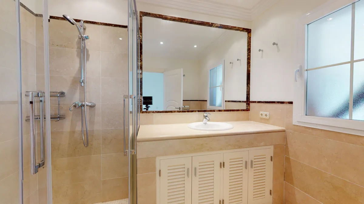 c4bb06b1-c5f7-41c6-b6dc-35bdfc4ef356