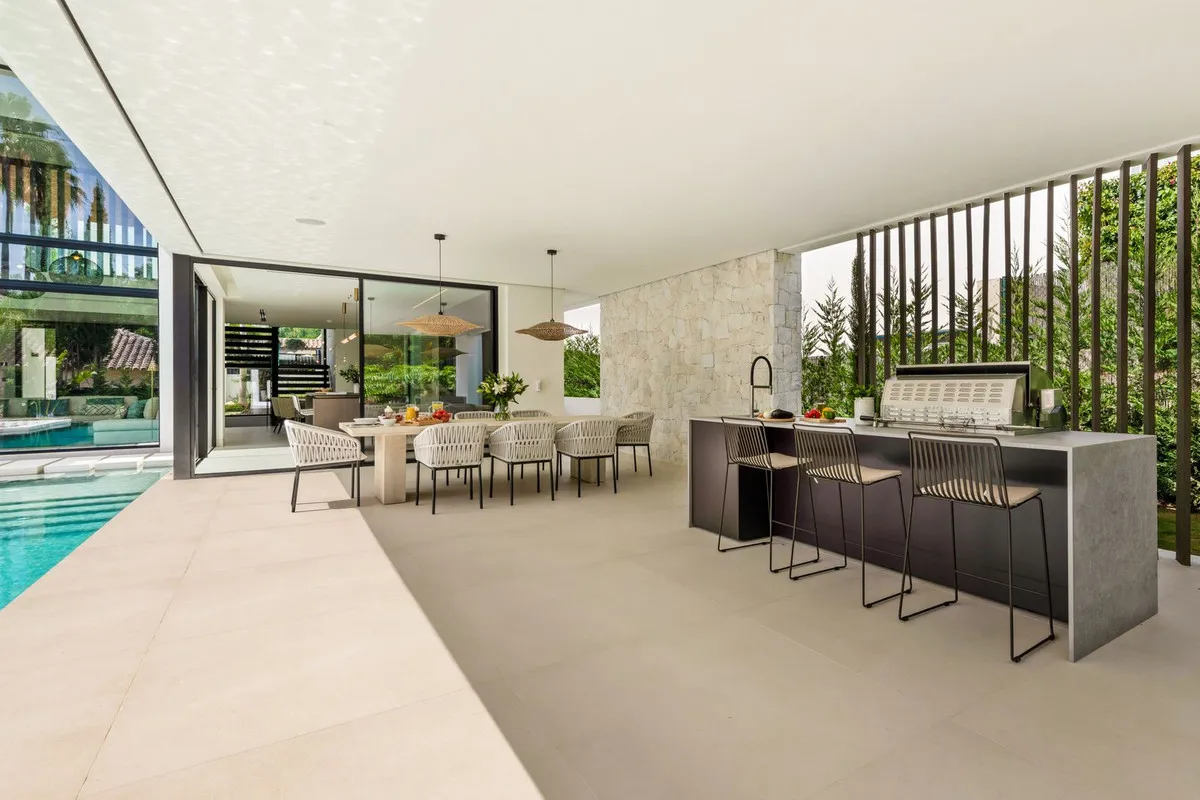 1c03ddcd-3dd6-4cee-ad21-cbcd753a47bb