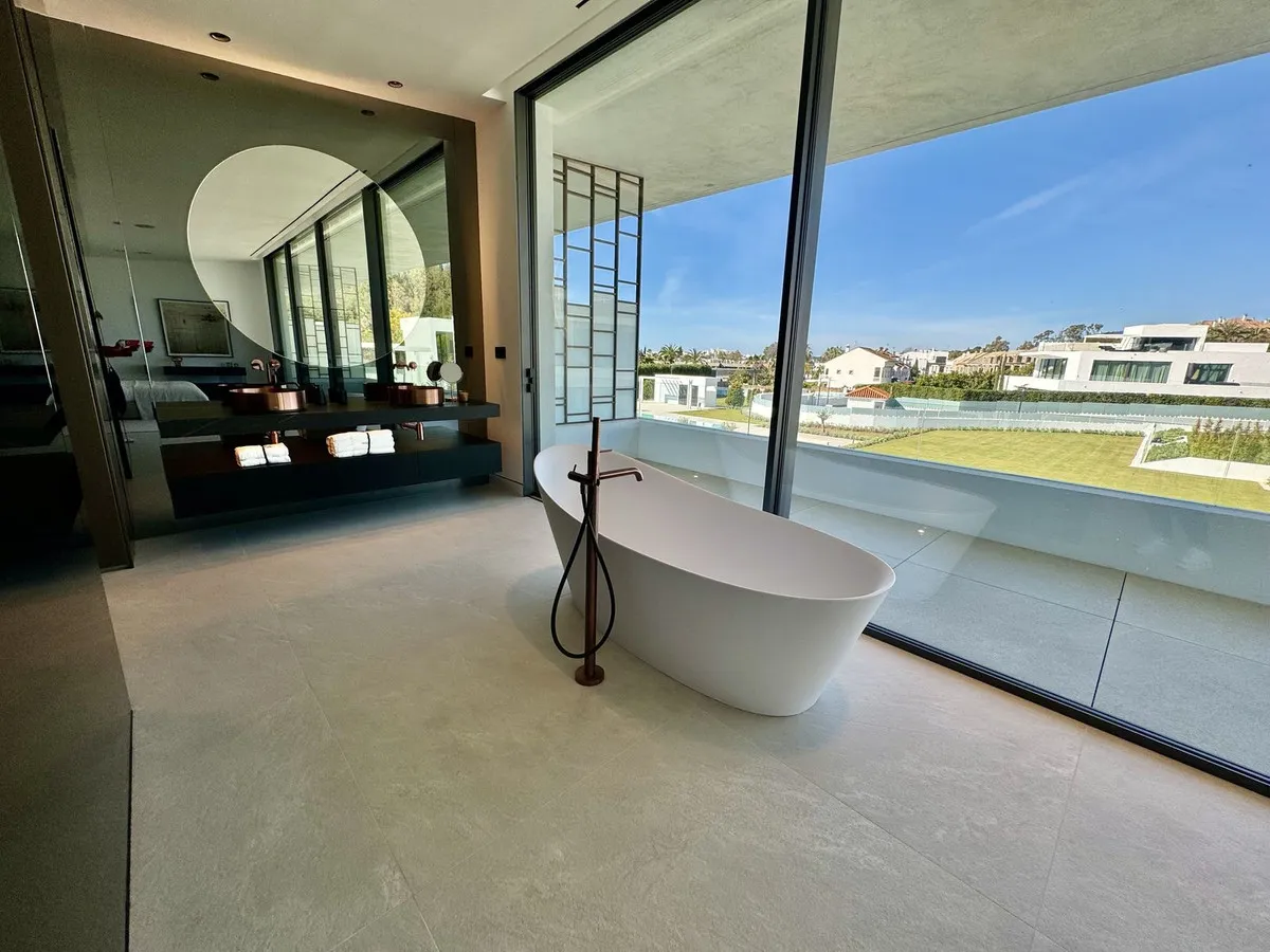 677bb6c4-d870-406c-b89d-2d921c070803