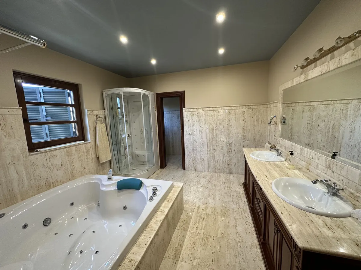 53ba2e7a-6e93-4fe8-a76c-4216521bae7f