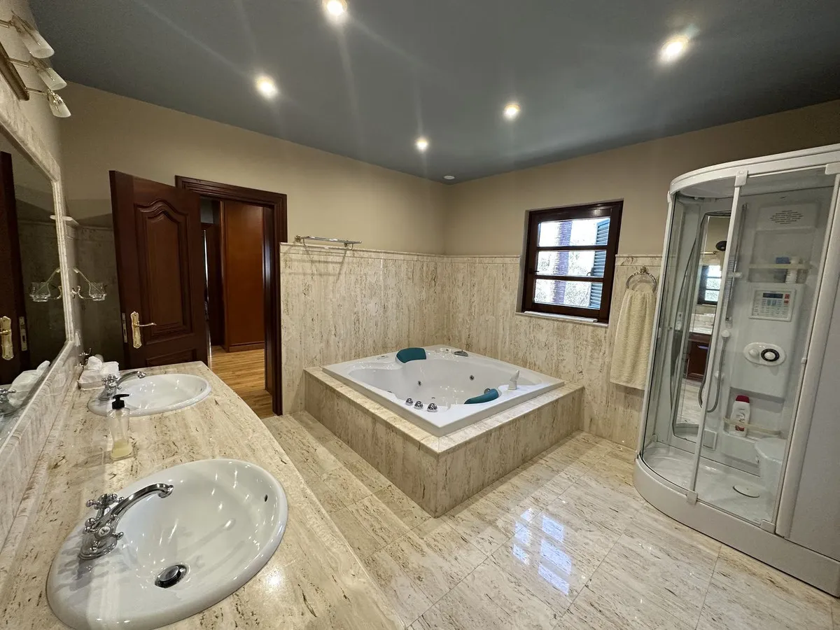 8f3c994c-8b6c-42e6-bae2-32920fa57049