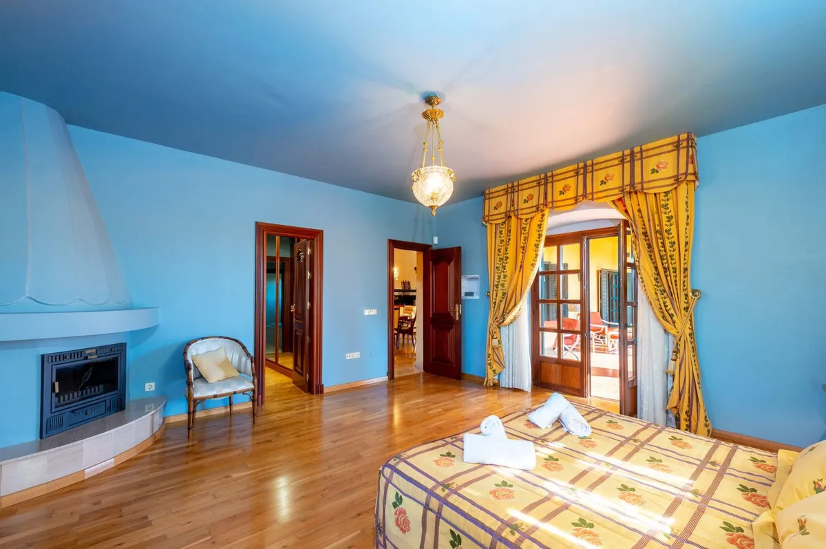 aa5638fb-7b84-4e51-a946-487f46278961