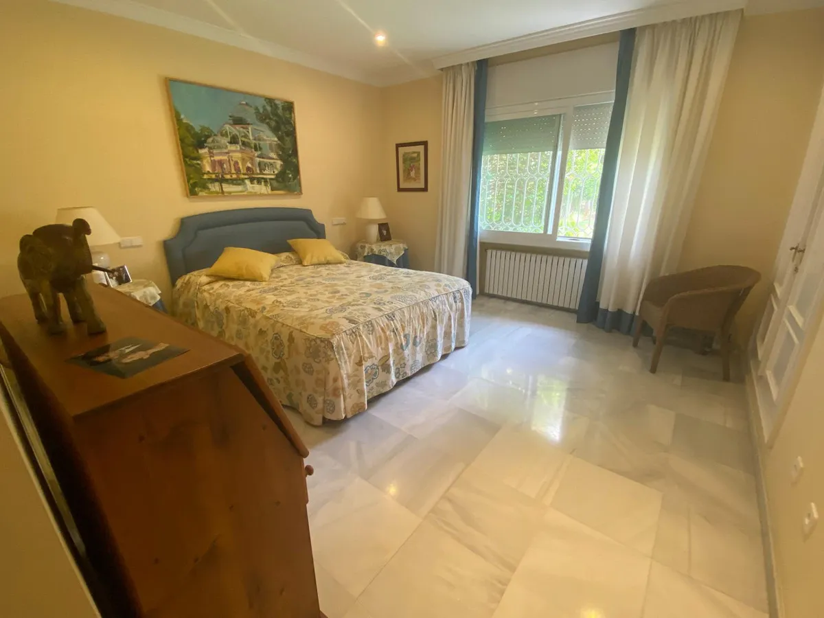 9b9ef5e6-8148-405b-bdbe-179b4b331229