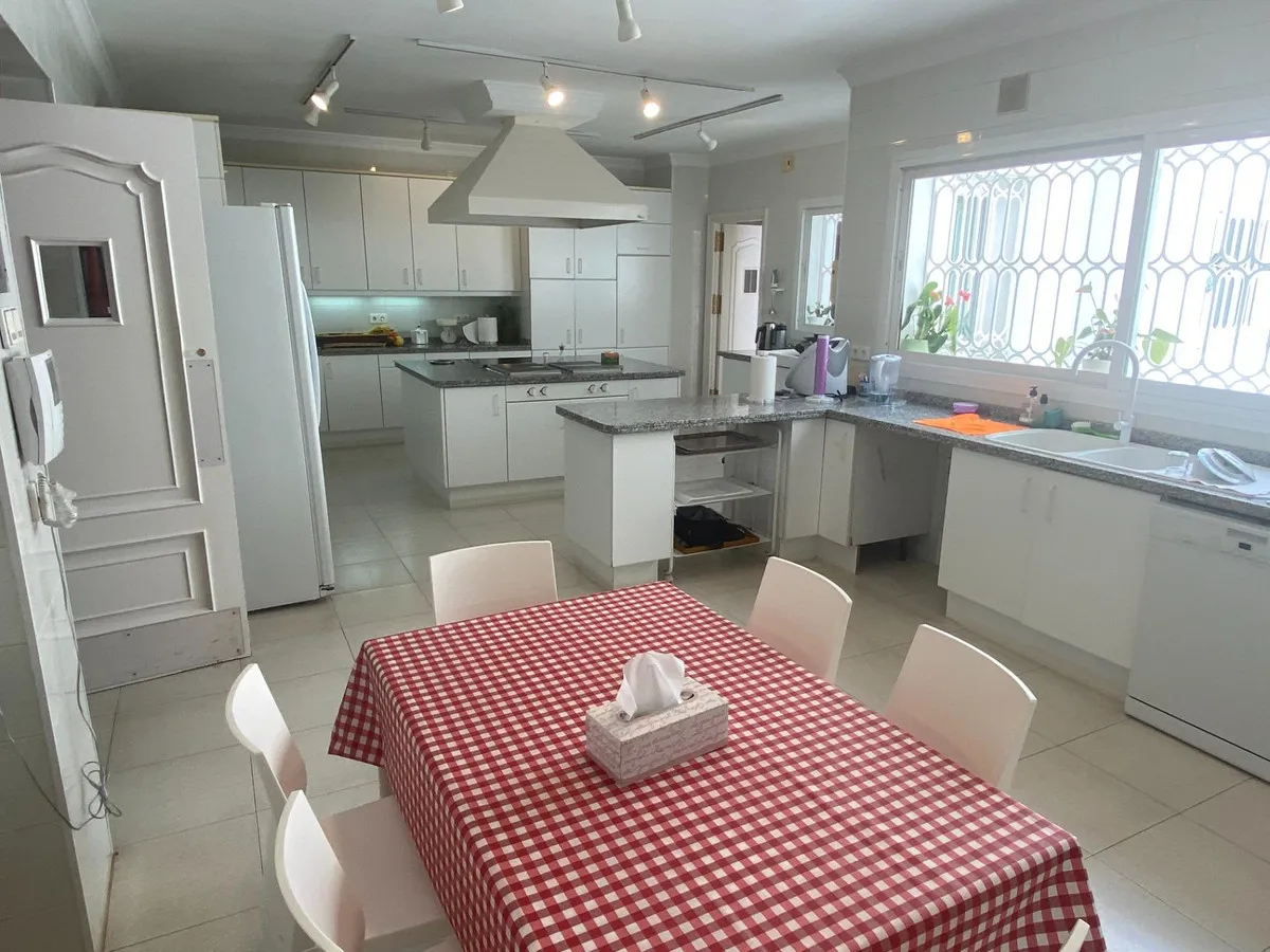 b1d039ef-4ce3-4fec-8a84-b0ff563479d4