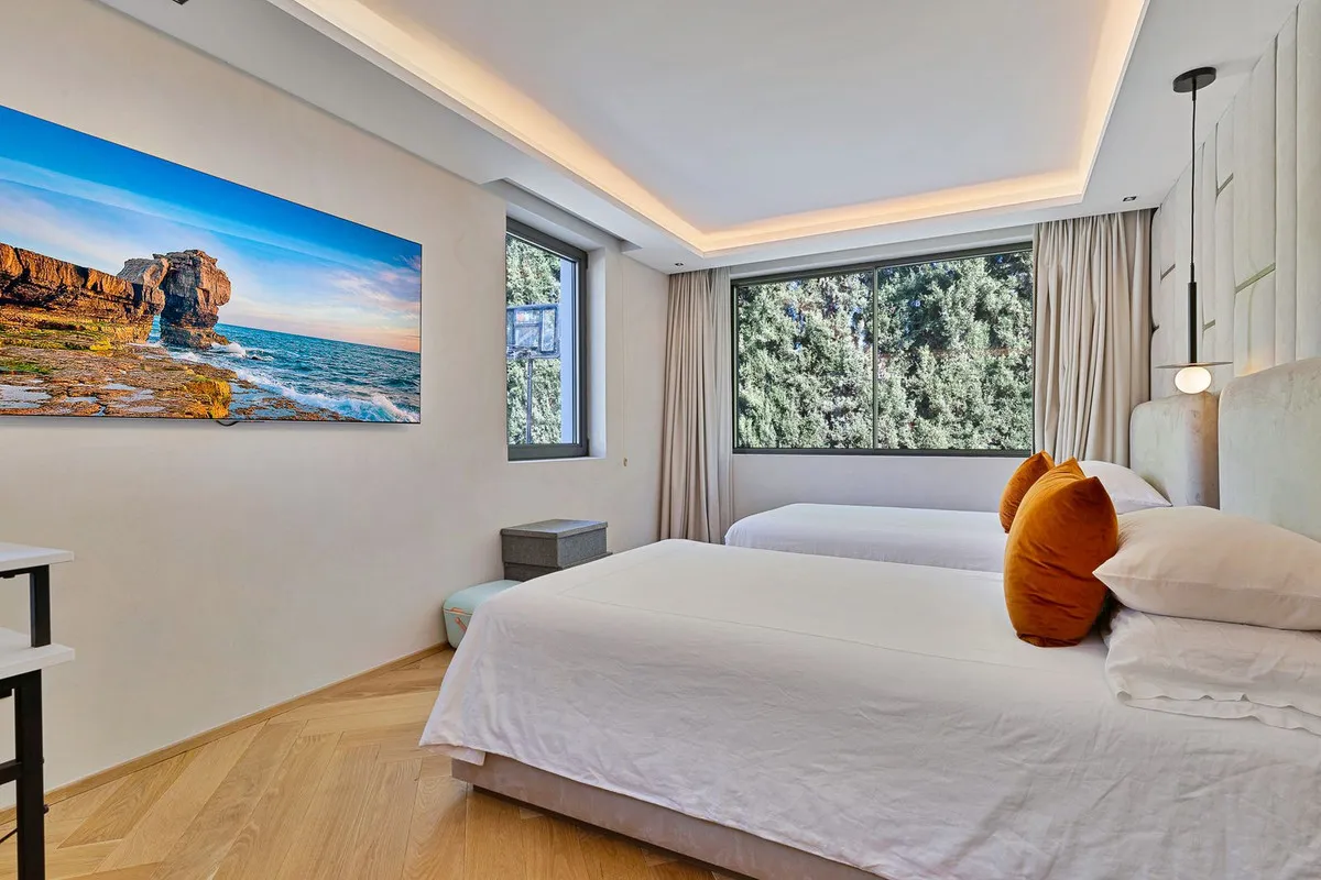 a570b2ab-fe84-48f7-8835-5c8532fa48f1