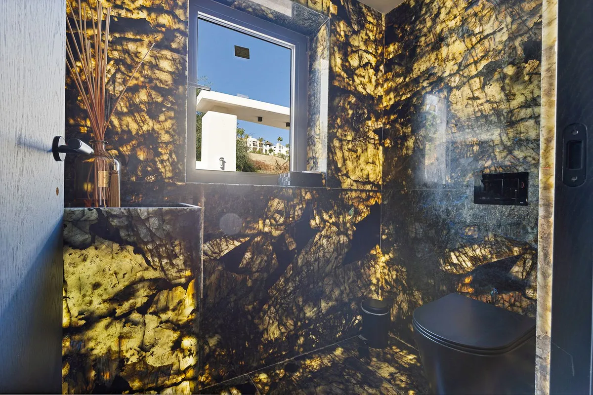 b0953ef1-c729-481d-b5a2-55f2aca23522