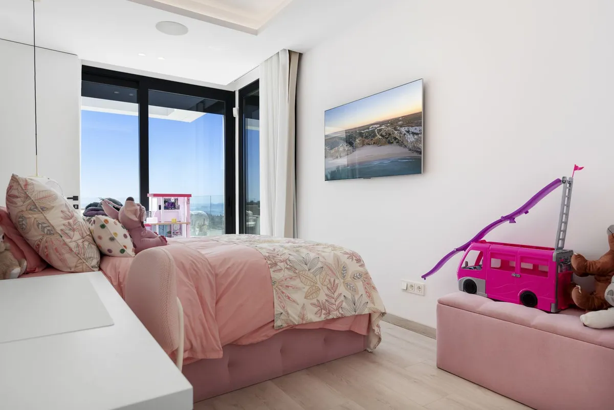 f1cd29ff-7984-4564-a858-210120a92c60