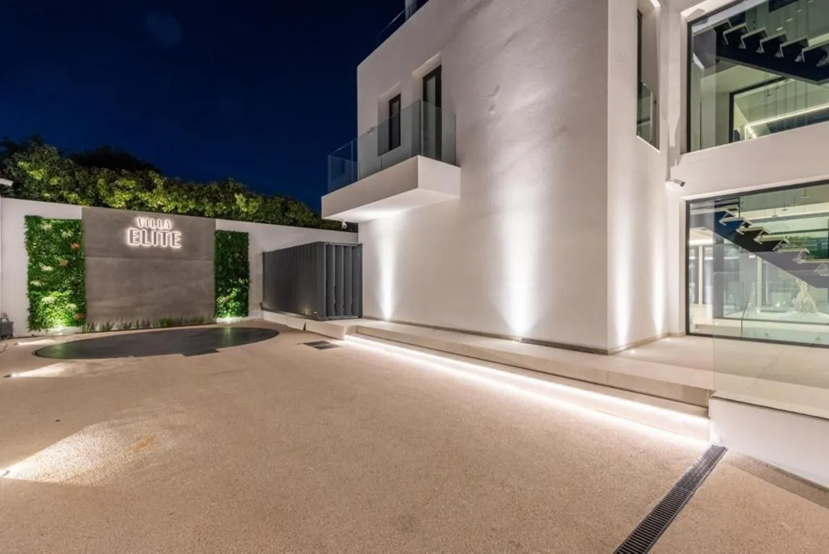 5216bc75-8b9a-427d-aad6-51ed36ecfda2