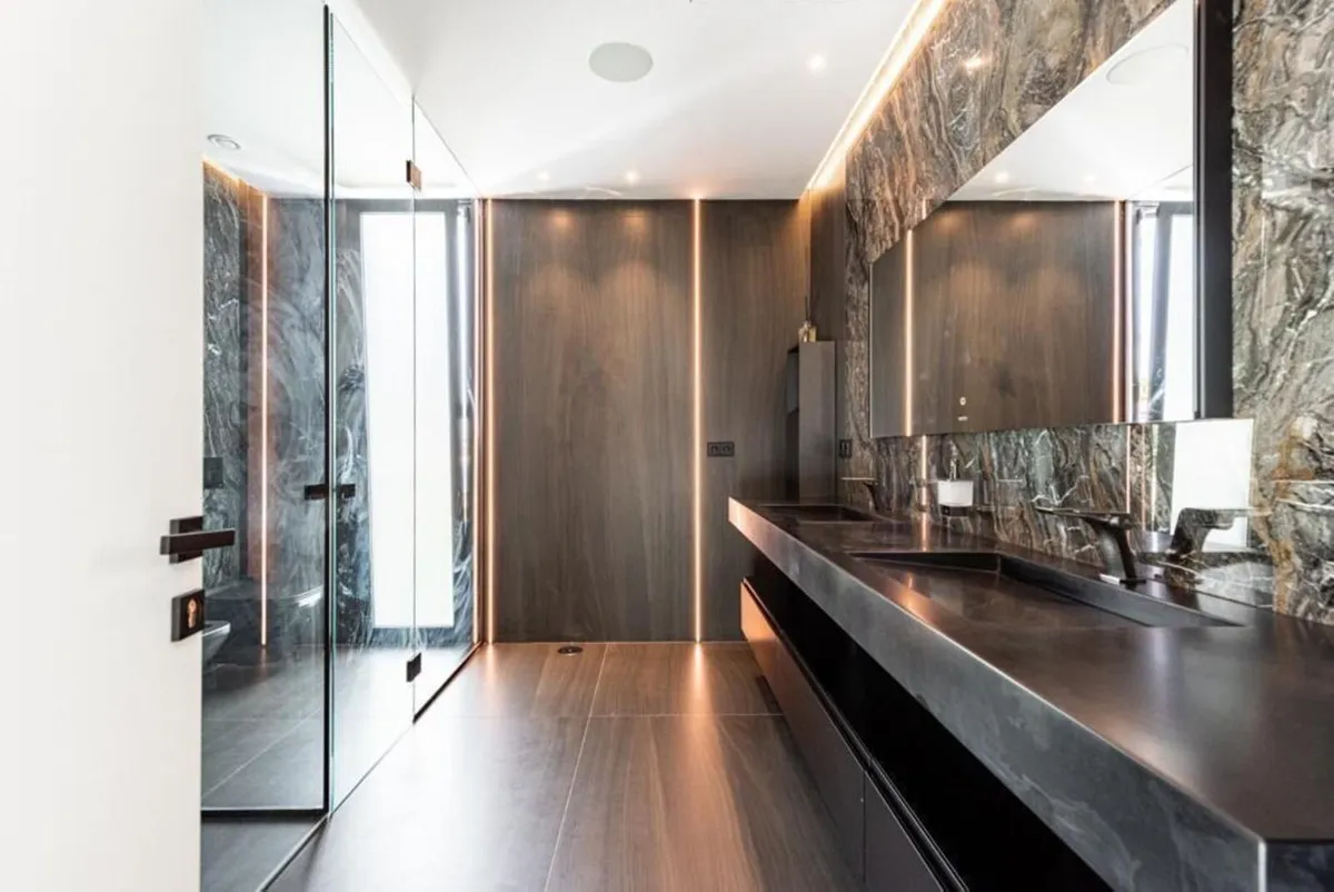 b04b27c5-1db5-4ce3-8083-bbe207ea198a