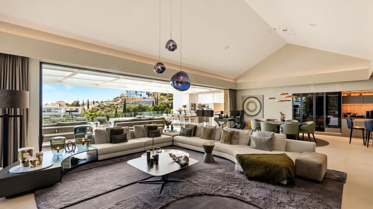 e7e57fdb-18d5-43e1-8c41-100b95ea1644