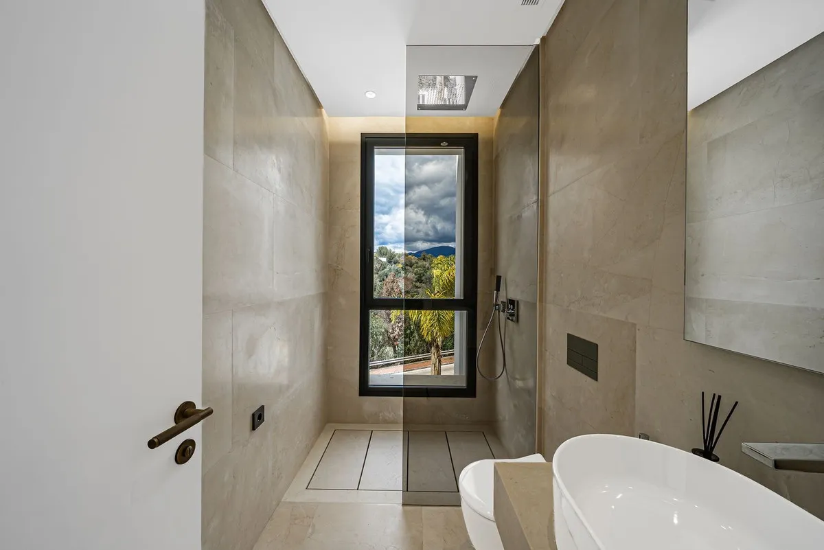 71cc945b-6584-47fa-8ef5-d640940b5182