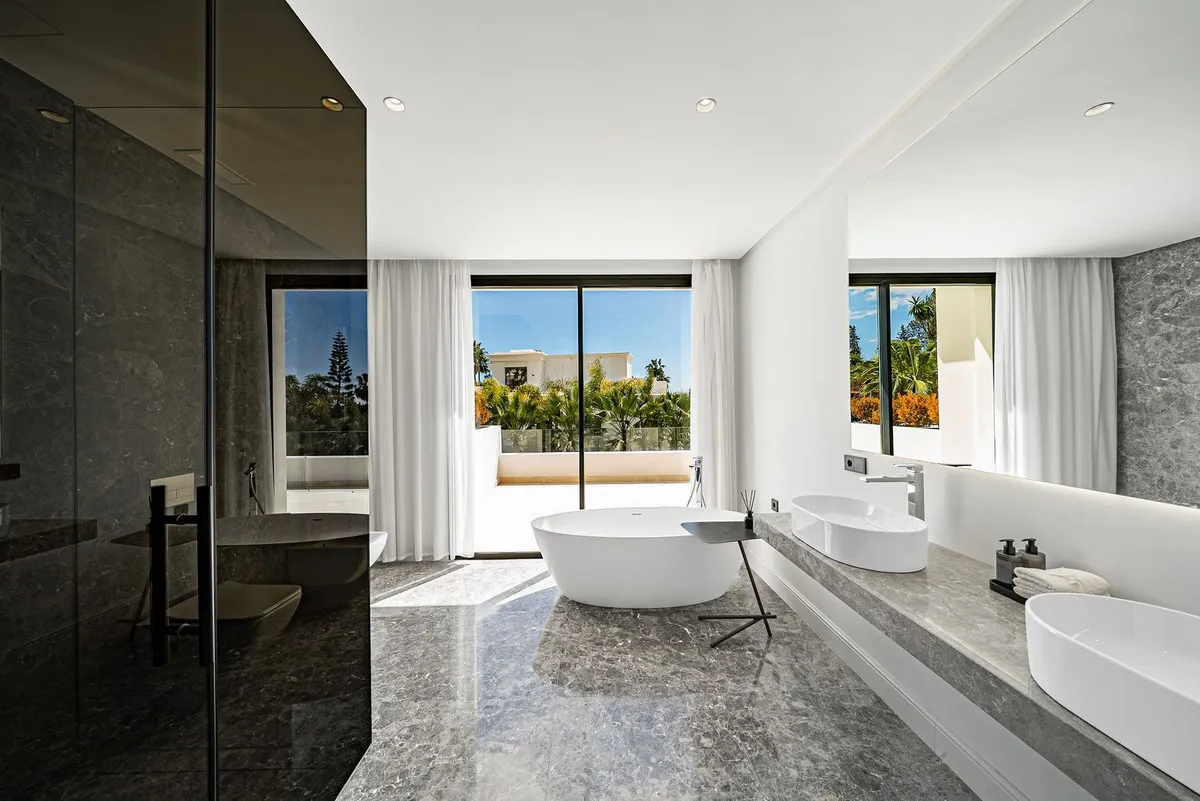 7898f251-abc6-4027-87c8-6caf0b1e28b5