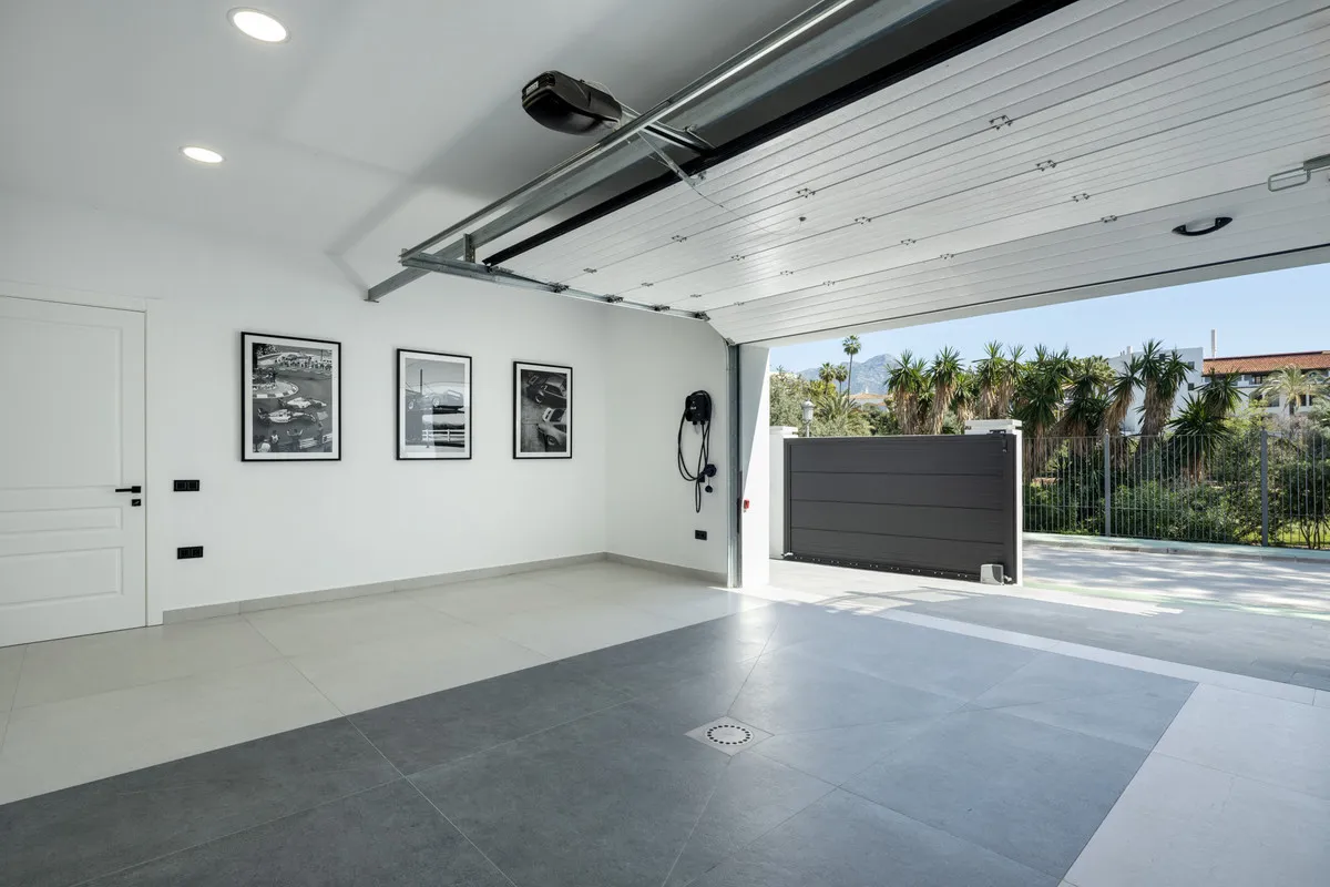 79655987-c26b-439c-8e95-cff093458924