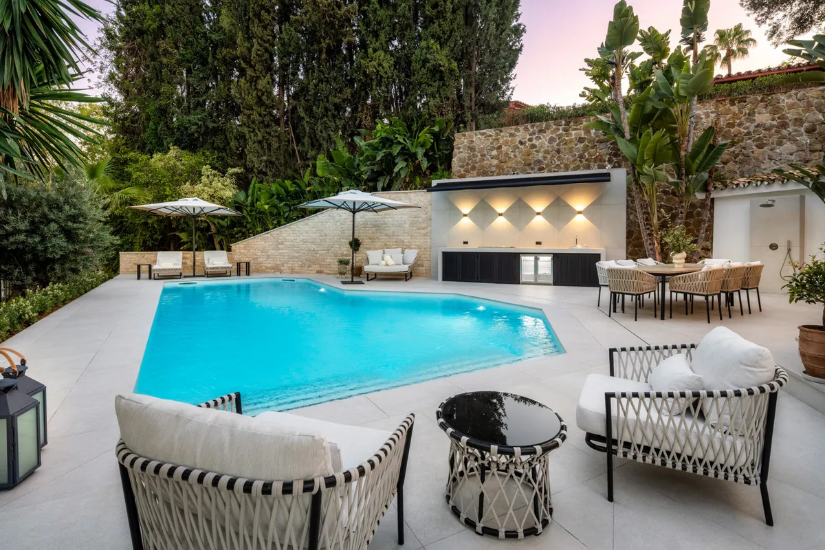 f0b89e3a-b0a6-4af4-a1f0-53d64ff9c4e5