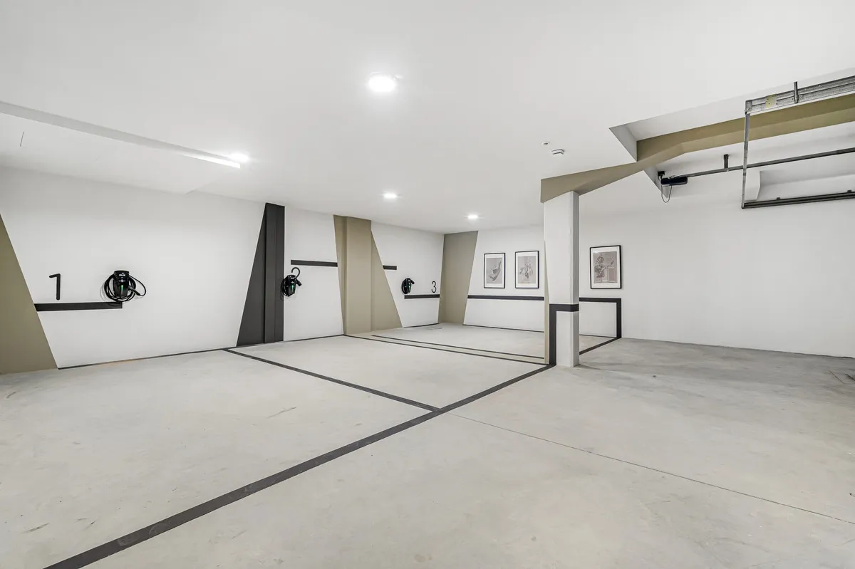 a6c33d63-6ad5-4b00-bc8d-c75257fcd5a3