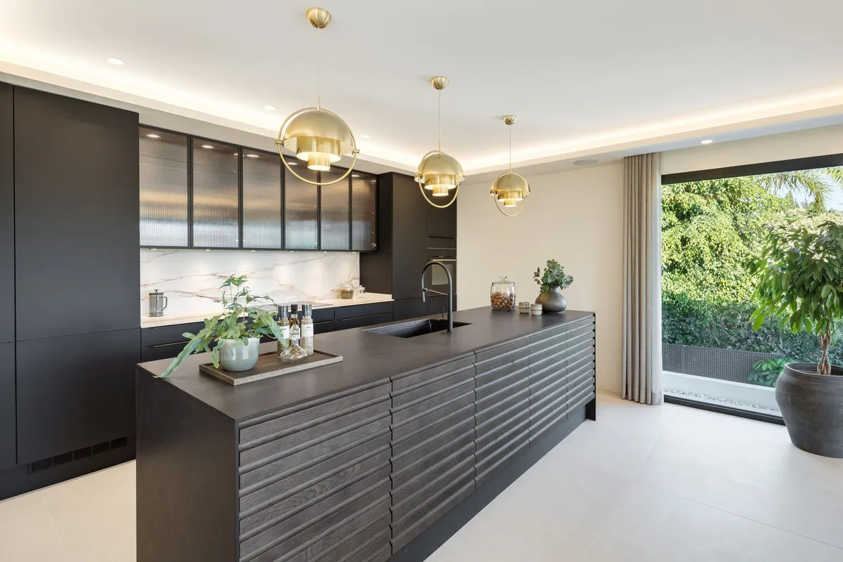 3fee3f8e-d7d7-4630-8254-0db4eb046330