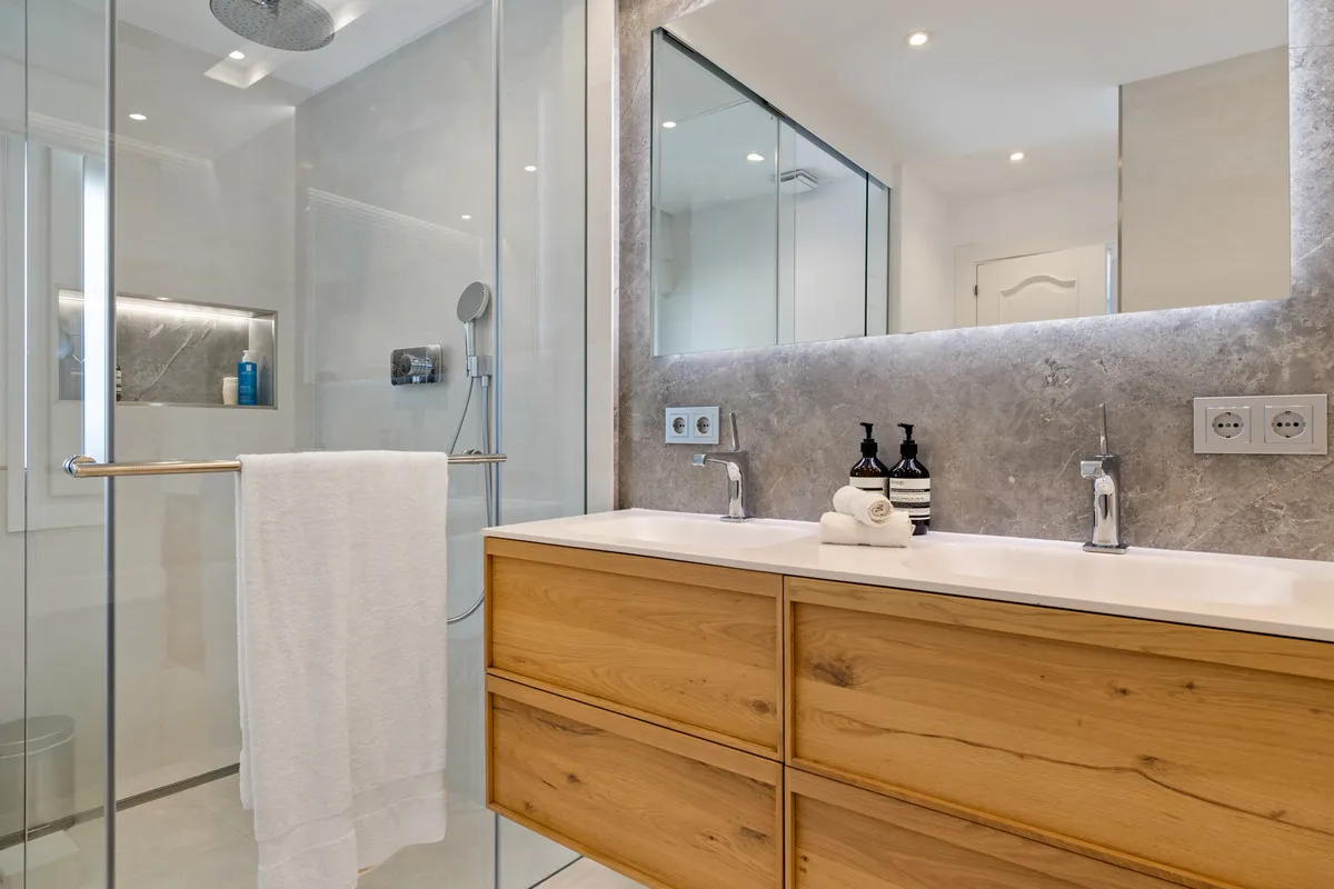 cc14b104-464c-4f4e-ae87-5df3512c4ff5