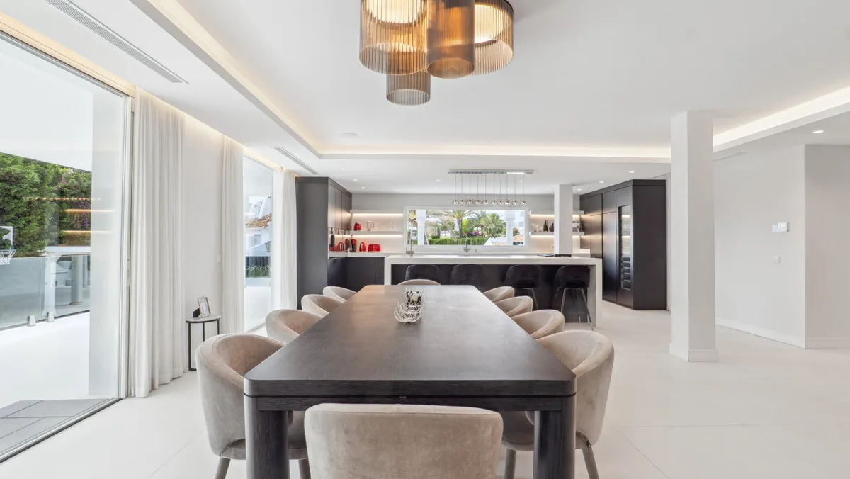 07e124dc-805d-45e3-9cc1-47b0f0fca63d