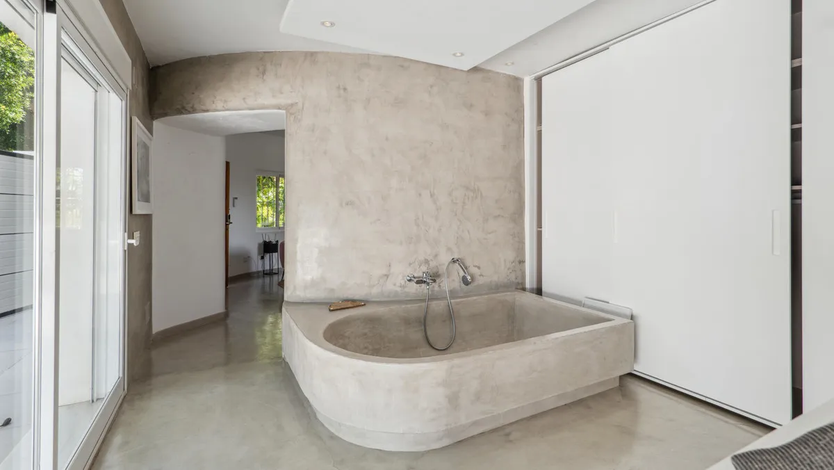 382c89f8-b210-4612-83af-c26b3168b4a8