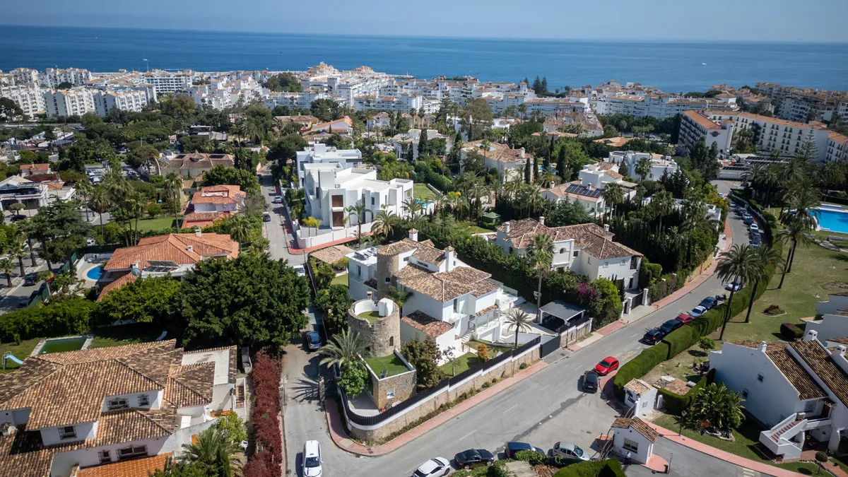 b04daa52-e705-49bb-8a25-56f39b6b4bff