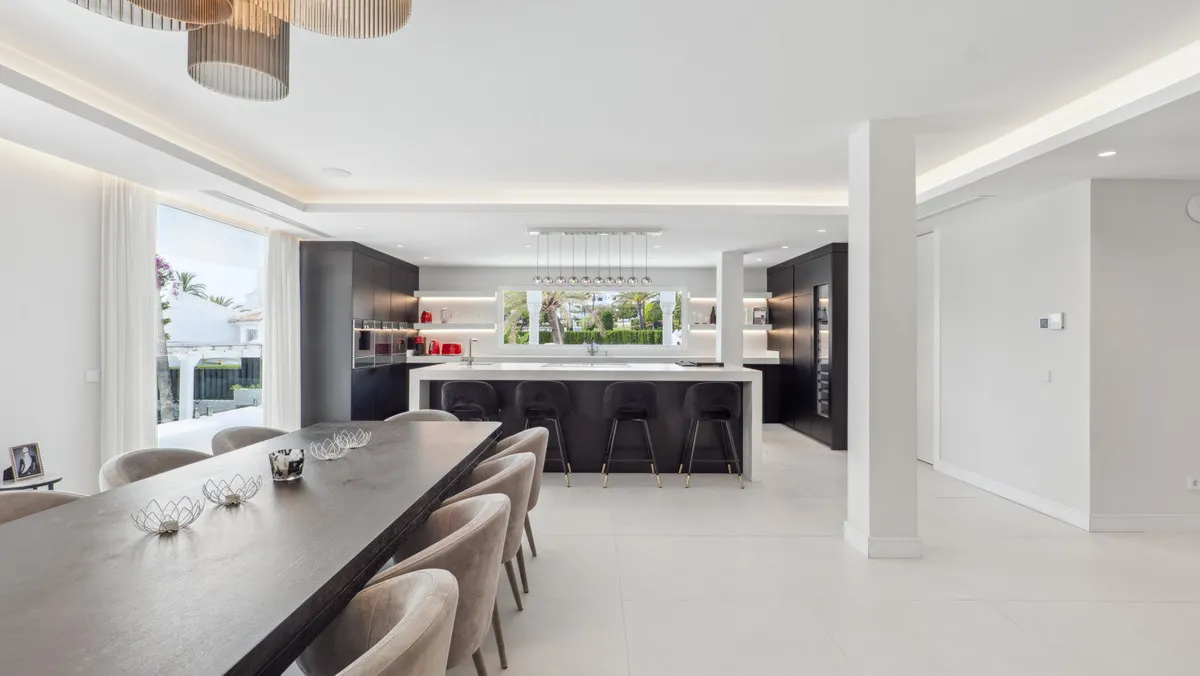 ffbd9fe5-2c39-4784-b7c9-64a745da8bbd